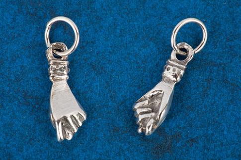 JOYERIA | COLGANTE PUO O FIGA PROTECTOR 1 CM. PLATA
