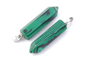 COLGANTES DE MINERALES | COLGANTE PUNTA BITERMINADA DE MALAQUITA SINTETICA 3 CM APROX.