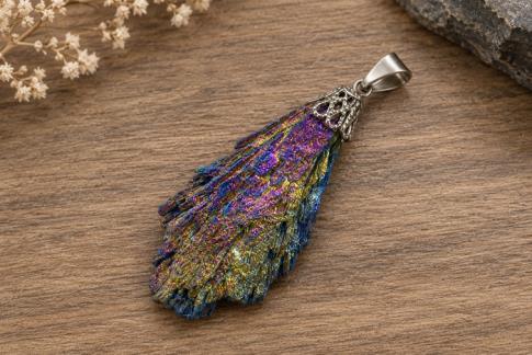 COLGANTES DE MINERALES | COLGANTE TARAMITA "ESCOBA DE BRUJA" IRISADA