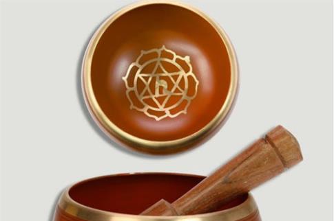 COMODIN | CUENCO TIBETANO LATON TALLADO NARANJA 10-12.5 CM. (INCLUYE BAQUETA)