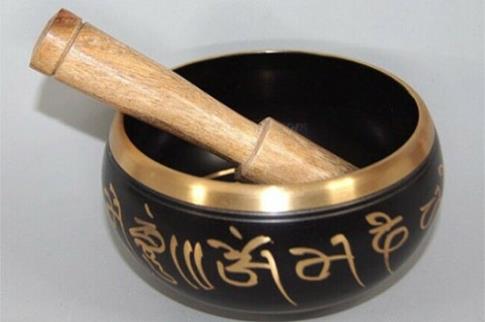 COMODIN | CUENCO TIBETANO LATON TALLADO NEGRO 10-12.5 CM. (INCLUYE BAQUETA)