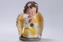 FIGURA ANGELITA COLOR AMARILLO SENTADA REZANDO 12 X 10 CM.