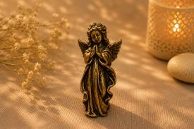 �NGELES | FIGURA BRONCE ANGELITA CON TUNICA 5 X 1,2 CM.