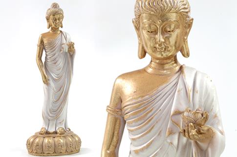 FIGURAS DIOSES, BUDAS Y MONJES | FIGURA BUDA DE PIE CON FLOR EN LA MANO SOBRE PEDESTAL COLOR BLANCO Y DORADO 38X14CM