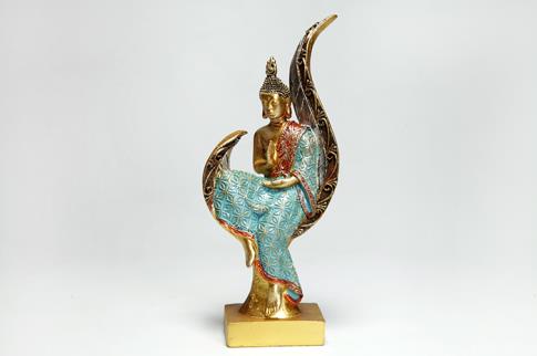 BUDAS Y GANESHAS | FIGURA BUDA DORADO SENTADO EN TRONO CURVO SOBRE PEDESTAL EN TONOS AZULES Y ROJOS 20 X 8,5 CM.