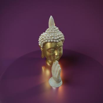 FIGURAS DIOSES, BUDAS Y MONJES | FIGURA CABEZA BUDA MEDITANDO CON MANO COLOR DORADO Y BLANCO 23 X 8,5 CM.