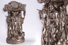 FIGURA DIOSA TRIPLE EN ARBOL COLOR DORADO EN BASE CIRCULAR 15X8 CM.