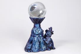 HADAS, BRUJAS Y FANTASA | FIGURA GATITO CON SOMBRERO DE BRUJA Y GRAN ESCOBA BASE ESPECIAL PARA BOLA DE CRISTAL O MINERAL 9X8 CM.
