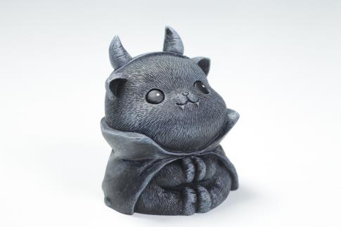 HADAS, BRUJAS Y FANTASA | FIGURA GATITO NEGRO ROLLIZO ADORABLE CON CUERNOS Y CAPA 7 X 6 CM.