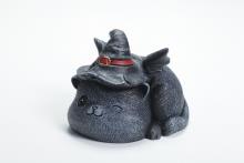 FIGURA GATITO NEGRO ROLLIZO ADORABLE CON SOMBRERO DE BRUJA 7 X 6 CM.
