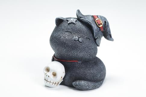 HADAS, BRUJAS Y FANTAS�A | FIGURA GATITO NEGRO ROLLIZO ADORABLE CON SOMBRERO DE BRUJA, CALAVERA Y PENTAGRAMA 7 X 6 CM.