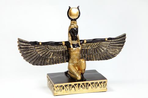 EGIPTO | FIGURA ISIS DORADA Y NEGRA ARRODILLADA CON ALAS DESPLEGADAS SOBRE PEDESTAL RECTANGULAR 17,5 X 22,5 CM.