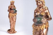 FIGURA MADRE TIERRA DE PIE DORADO, AZUL Y VERDE 19 CM RESINA