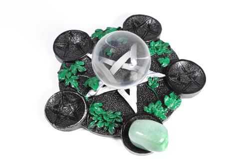 BOLAS CRISTAL Y OUIJAS | FIGURA PENTAGRAMA BLANCO RODEADO DE MOTIVOS NATURALES Y  PENTAGRAMAS MINI BASE ESPECIAL PARA BOLAS DE CRISTAL O MINERAL 17X17 CM.