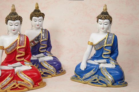 FIGURAS DIOSES, BUDAS Y MONJES | FIGURA RESINA BUDA BLANCO CON ROPAS DE COLORES 20X30CM