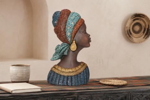 HADAS, BRUJAS Y FANTAS�A | FIGURA RESINA BUSTO MUJER AFRICANA TONOS AZULES Y ROJOS CON PENDIENTE DORADO 38,5 X 22 X 11,5 CM.