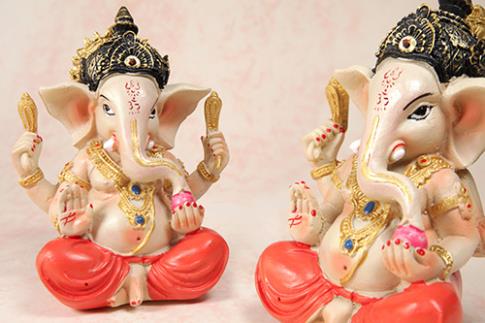 COMODIN | FIGURA RESINA GANESHA PEQUEA COLORES OSCUROS 13X10CM