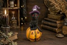 FIGURA RESINA GATO NEGRO CON SOMBRERO DE BRUJA SOBRE CALABAZA DE HALLOWEEN 21X10CM. FIGURA RESINA GATO NEGRO CON SOMBRERO DE BRUJA SOBRE CALABAZA DE HALLOWEEN 21X10CM.