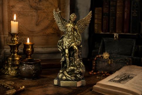 SANTOS Y ARCANGELES | FIGURA RESINA SAN MIGUEL ARCANGEL COLOR DORADO 22X12CM.