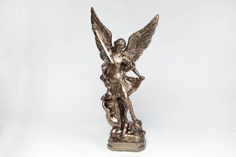 SANTOS Y ARCANGELES | FIGURA SAN MIGUEL ARCANGEL CON ESPADA SOBRE DEMONIO 32 X 15,5 CM.