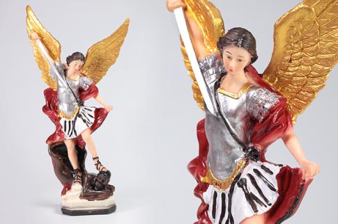 SANTOS Y ARCANGELES | FIGURA SAN MIGUEL ARCANGEL CON ESPADA SOBRE DEMONIO A COLOR 32 X 15,5 CM.