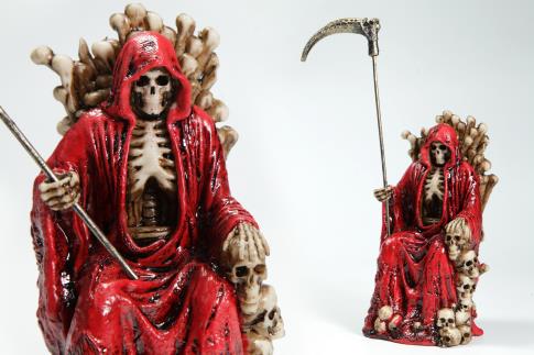 SANTOS Y ARCANGELES | FIGURA SANTA MUERTE COLOR ROJO SENTADA EN TRONO 17 CM RESINA