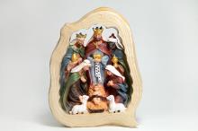 FIGURA SANTO NACIMIENTO EN PESEBRE CON ADORACION DE LOS REYES MAGOS 28 X 22 CM.
