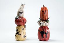 FIGURA TOTEM DE 3 CALABAZAS HALLOWEEN CON SERES SOMBRIOS (DISEOS SURTIDOS) 19,5X7,5X8CM