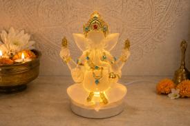 Novedades | GANESHA MAJESTUOSA: FIGURA TRANSPARENTE CON TOQUES DORADOS Y COLORES, SOBRE BASE DE LUZ  19 X 14 CM.