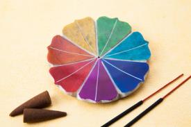 PORTAINCIENSOS | INCENSARIO FLOR COLORES 7 CHAKRAS MODELO 1, 10 cms �