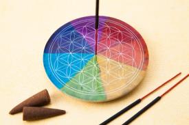 PORTAINCIENSOS | INCENSARIO FLOR DE LA VIDA COLORES DE LOS 7 CHAKRAS MODELO 2