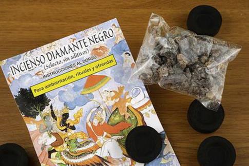 INCIENSOS EN GRANO | INCIENSO DIAMANTE NEGRO CON CARBON E INSTR (50 GR APROX)