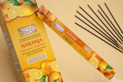 COMODIN | INCIENSO NARANJA (BUENA SUERTE Y PROSPERIDAD) HEXAGONAL 20 VARILLAS 26 G.