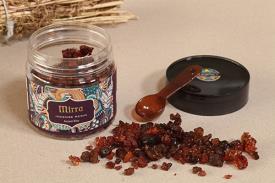 INCIENSOS EN GRANO | INCIENSO RESINA EN GRANO MIRRA. TARRO DE 100G (INCLUYE CUCHARA MEDIDORA)