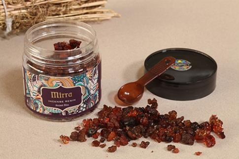 INCIENSOS EN GRANO | INCIENSO RESINA EN GRANO MIRRA. TARRO DE 100G (INCLUYE CUCHARA MEDIDORA)