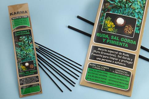 INCIENSOS KARMA NATURALES 16 VAR. (26 GRM) DUR.60" | INCIENSO RUDA, SAL GORDA Y PIMIENTA (LIMPIEZA Y PROTECCIN) KARMA 16 VARILLAS 26 G.
