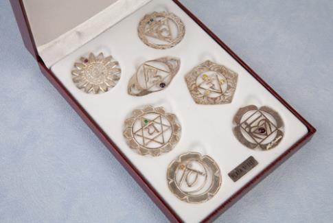 COLGANTES | KIT 7 CHAKRAS EN PLATA CON ESTUCHE