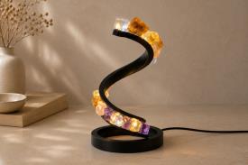 Novedades | LAMPARA FORMA ESPIRAL COLOR NEGRO CON MINERALES INCRUSTADOS 24 X 10 CM.