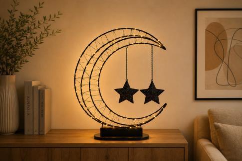 COMPLEMENTOS FENG SHUI | LUNA CON 2 ESTRELLAS COLGANTES Y BASE COLOR NEGRO CON LUZ 62 X 50 CM. (PILAS NO INCLUIDAS)