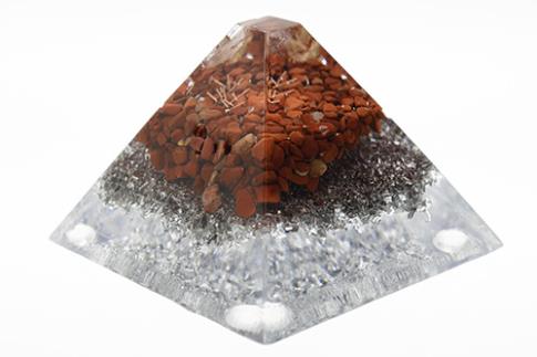 COMODIN | ORGONITA PIRAMIDE 7,2x7,2x4,8 CMS JASPE ROJO