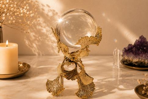 CANDELABROS Y PORTAVELAS | PEANA PARA BOLA CRISTAL / MINERAL RED DE HOJAS NATURALES COLOR DORADO CON BOLA CRISTAL 8 CM. 19 X 11 CM.