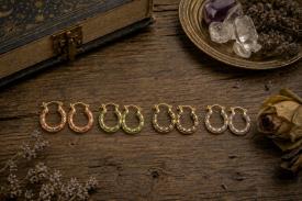 PENDIENTES | PENDIENTES ARO ACERO DORADO CON PEQUE�OS OJOS TUCOS EN VIVOS COLORES (COLORES SURTIDOS)