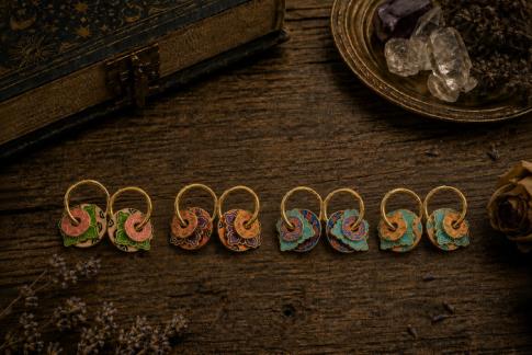 PENDIENTES | PENDIENTES COLGANTES ACERO DORADO TRIPLE MANDALA EN VIVOS COLORES (COLORES SURTIDOS)