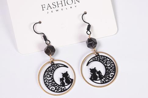 PENDIENTES | PENDIENTES COLGANTES GATITOS EN LUNA COLOR NEGRO Y DORADO
