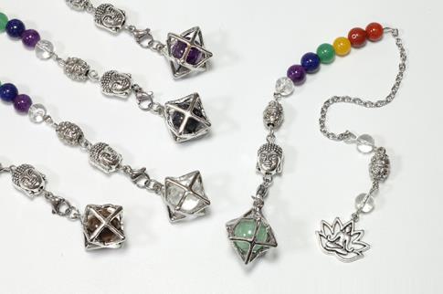 COLGANTES DE MINERALES | PENDULO MERKABA CON BOLA DE MINERAL Y CADENA DE ACERO CON BOLAS DE LOS 7 CHAKRAS 26CM (MINERALES SURTIDOS)