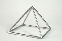 PIRAMIDE ALUMINIO 15 CM.