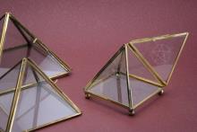 PIRAMIDE CRISTAL ACCESIBLE 10CM APROX C/PENTAGRAMA PIRAMIDE CRISTAL ACCESIBLE 10CM APROX C/PENTAGRAMA