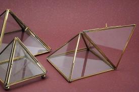 PIRAMIDES | PIRAMIDE CRISTAL ACCESIBLE 16CM APROX C/PENTAGRAMA
