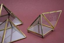 PIRAMIDE CRISTAL ACCESIBLE 7CM APROX C/PENTAGRAMA PIRAMIDE CRISTAL ACCESIBLE 7CM APROX C/PENTAGRAMA