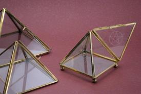 PIRAMIDES | PIRAMIDE CRISTAL ACCESIBLE 7CM APROX C/PENTAGRAMA